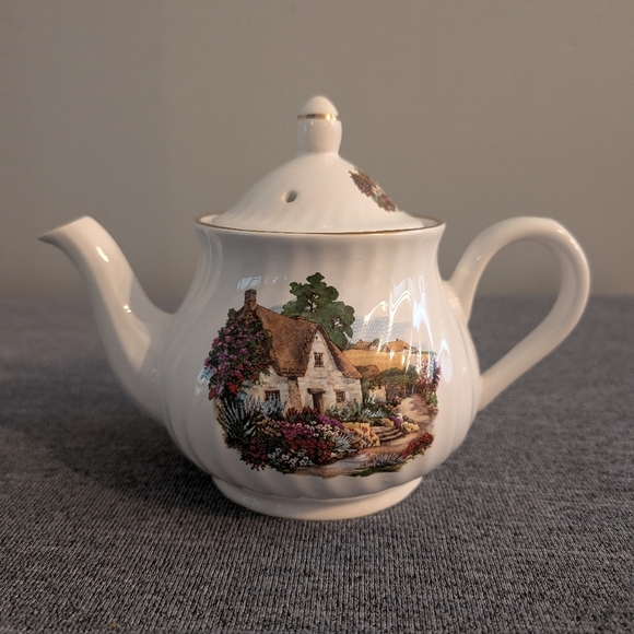 Arthur Wood & Son Staffordshire Swirled Teapot with Cottage Scene, 6290 - Picture 2 of 5